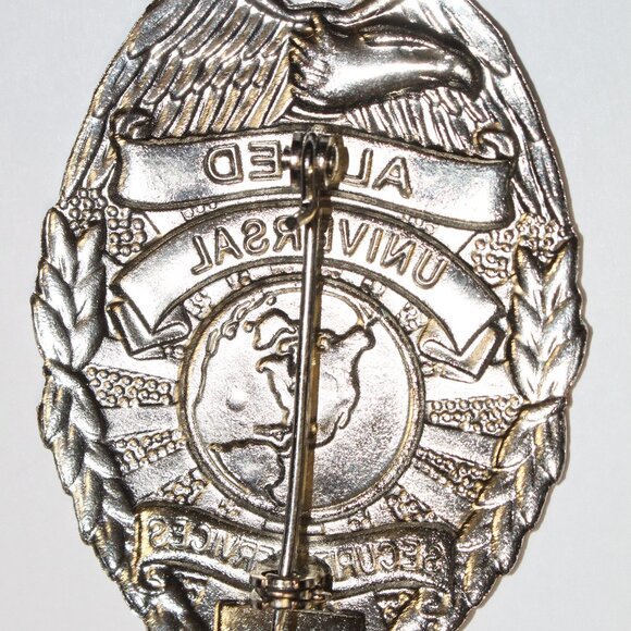 VINTAGE OBSOLETE ALLIED UNIVERSAL SECURITY SERVICES OFFICER METAL NUMBERED BADGE - Picture 4 of 6